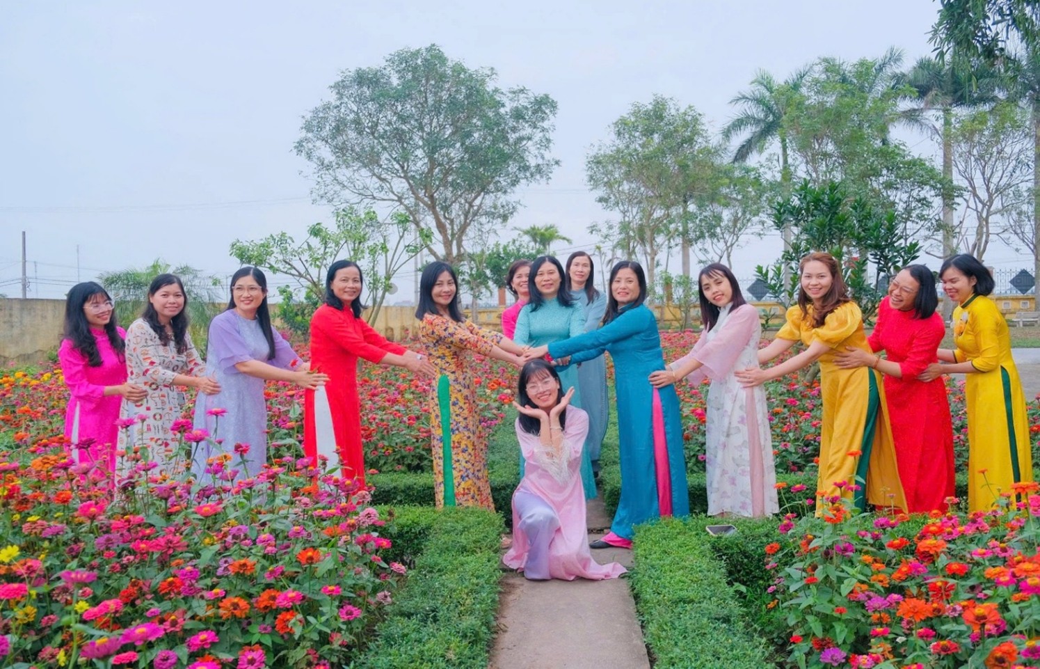 HƯỞNG ỨNG TUẦN LỄ ÁO DÀI VÀ CÁC HOẠT ĐỘNG CHÀO MỪNG NGÀY QUỐC TẾ PHỤ NỮ 8/3 TẠI TRƯỜNG TIỂU HỌC NGHĨA LỢI
