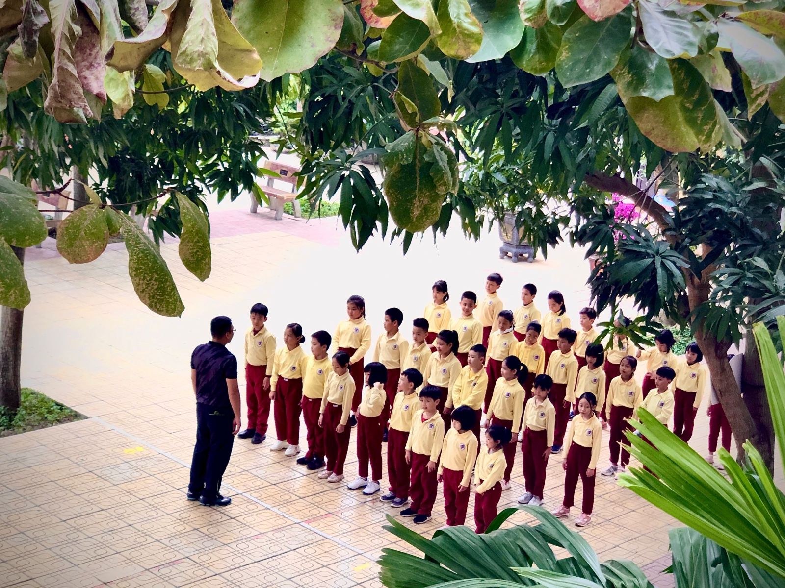 TÍCH CỰC DẠY HỌC MÔN THỂ DỤC THEO ĐỊNH HƯỚNG PHÁT TRIỂN NĂNG LỰC, PHẨM CHẤT HỌC SINH TRƯỜNG TH PHẠM HỒNG THÁI