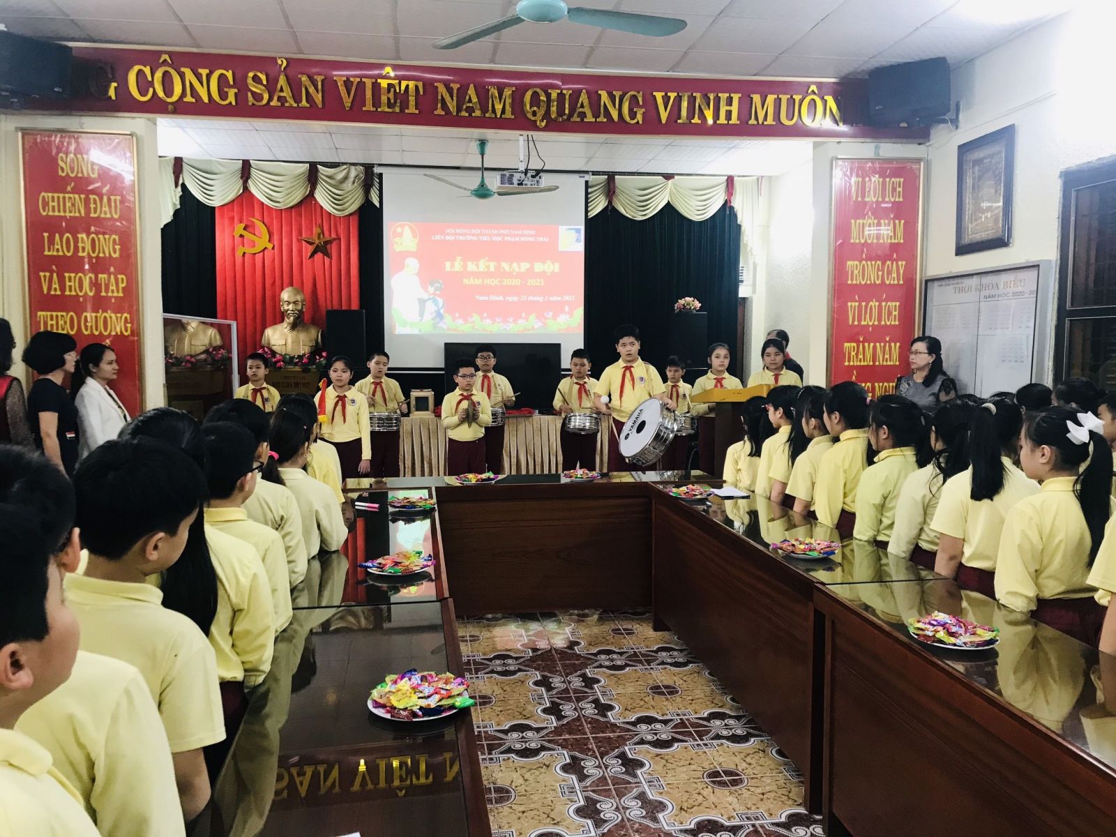 LỄ KẾT NẠP ĐỘI VIÊN NĂM HỌC 2020-2021 - NIỀM VUI PHẤN ĐẤU CỦA CÁC SAO NHI ĐỒNG TRƯỜNG TH PHẠM HỒNG THÁI