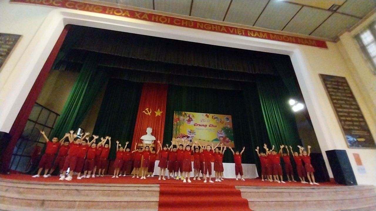 HỌC SINH TRƯỜNG TIỂU HỌC PHẠM HỒNG THÁI TƯNG BỪNG VUI TẾT TRUNG THU 2022