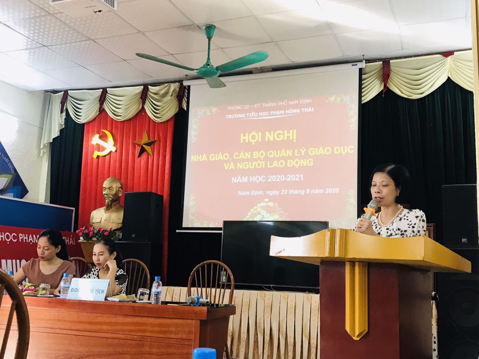 HỘI NGHỊ NHÀ GIÁO, CÁN BỘ QUẢN LÝ GIÁO DỤC VÀ NGƯỜI LAO ĐỘNG NĂM HỌC 2020 - 2021 - TRƯỜNG TH PHẠM HỒNG THÁI