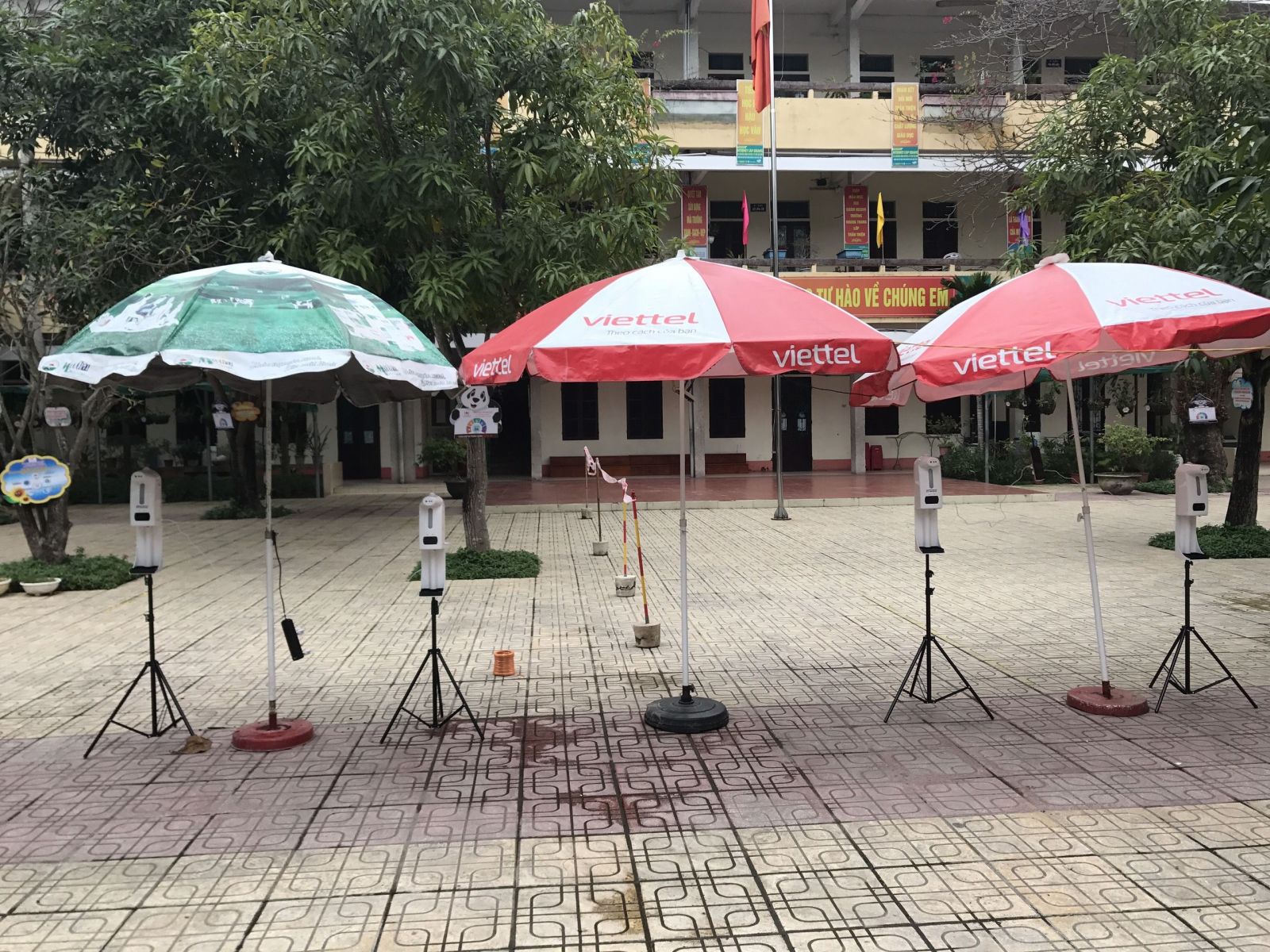 Học sinh Tiểu học Phạm Hồng Thái hân hoan trở lại trường học trực tiếp trong các điều kiện đảm bảo thích ứng an toàn với dịch COVID-19