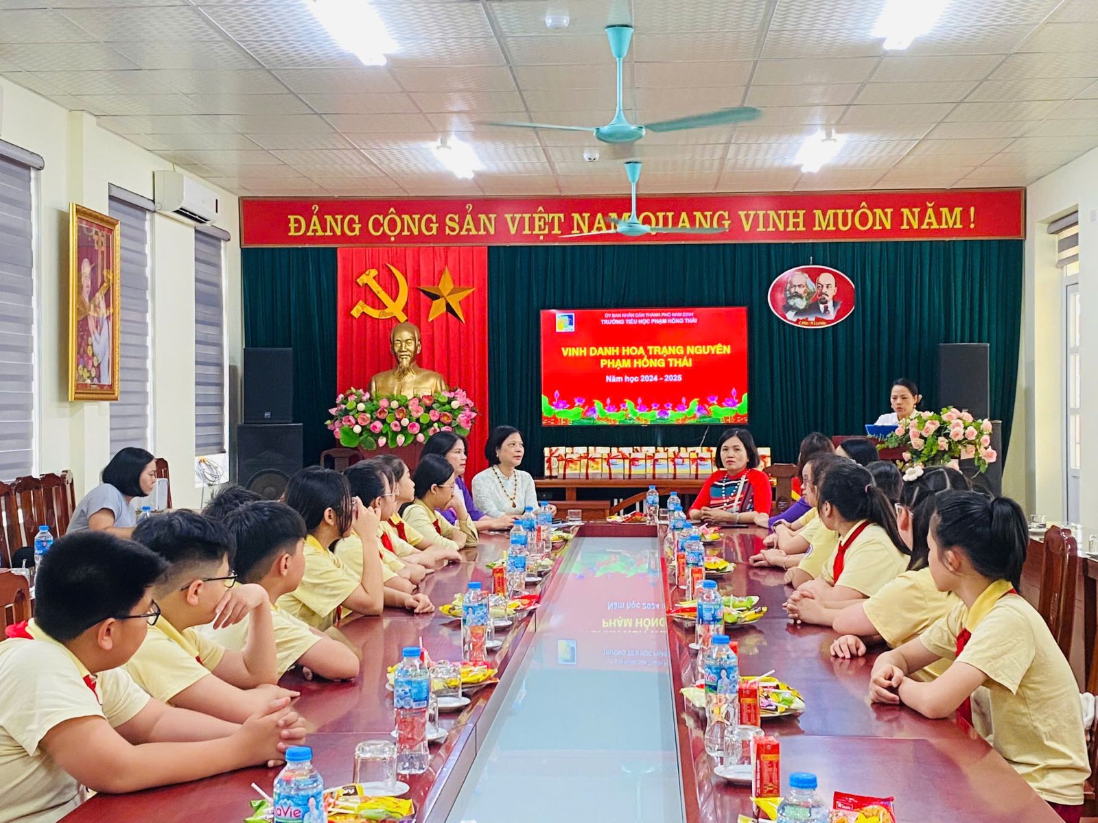 TRẠNG NGUYÊN NỞ THẮM CHÀO HÈ - GHI DANH TRUYỀN THỐNG HỌC TỐT NƠI MÁI TRƯỜNG DẤU YÊU TIỂU HỌC PHẠM HỒNG THÁI