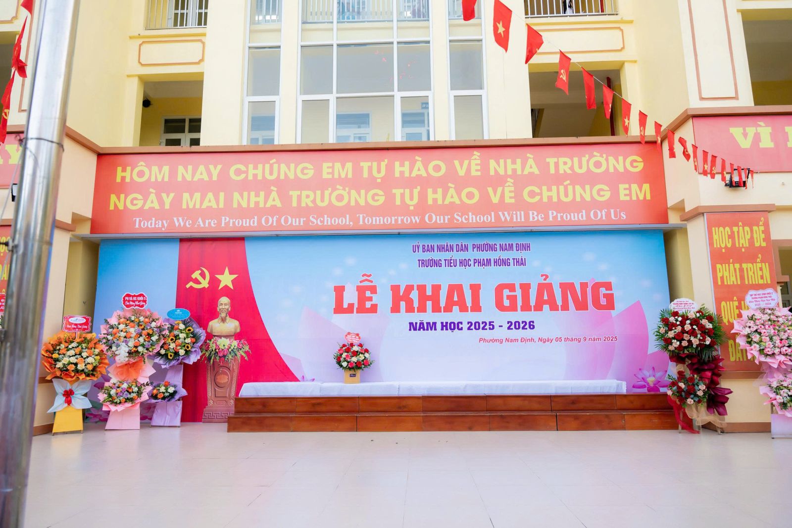 TƯNG BỪNG LỄ KHAI GIẢNG- THẦY VÀ TRÒ TRƯỜNG TIỂU HỌC PHẠM HỒNG THÁI HÂN HOAN BƯỚC VÀO  NĂM HỌC MỚI 2025 - 2026